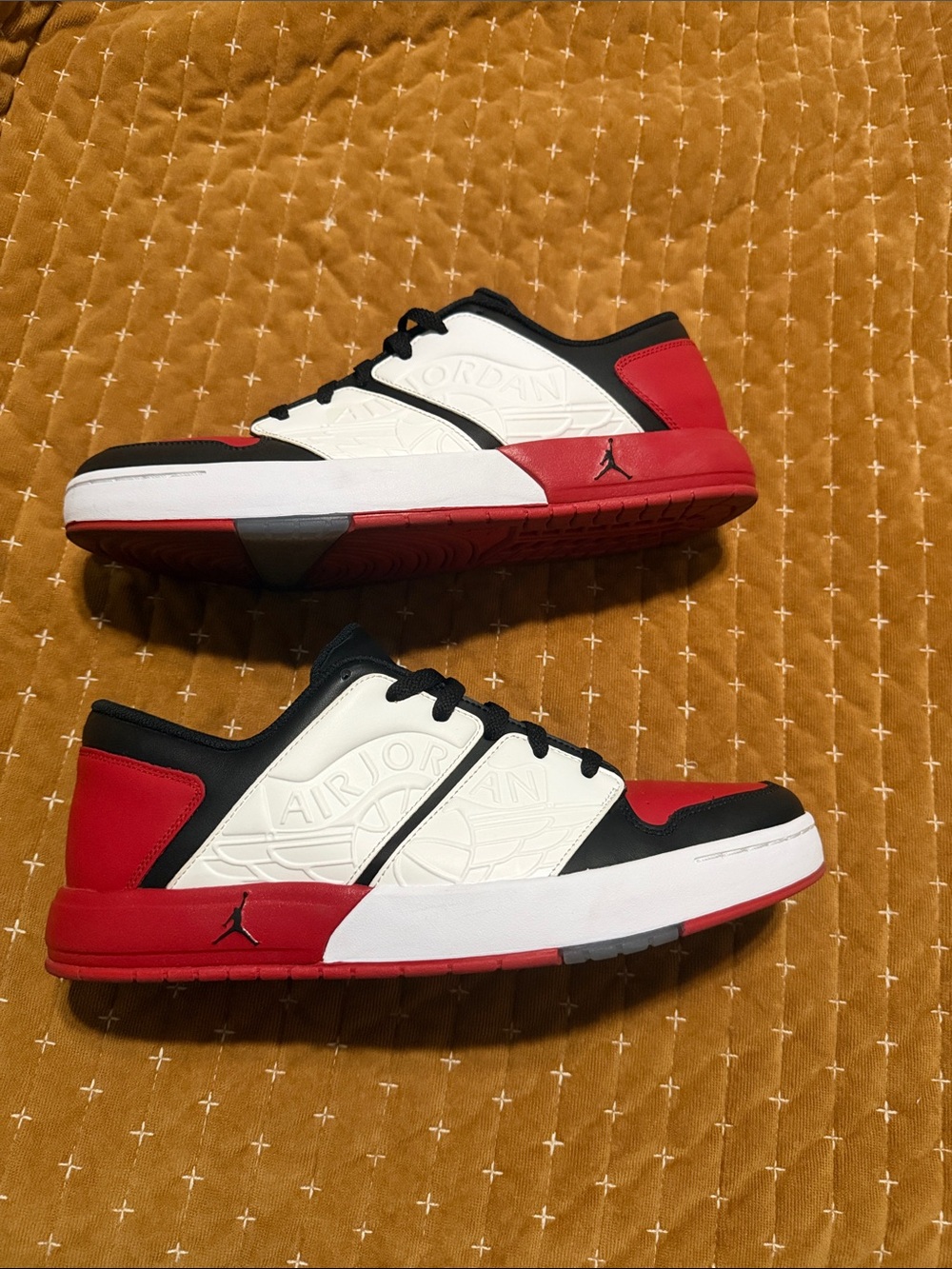 JORDAN NU RETRO 1 LOW Chicago Size12